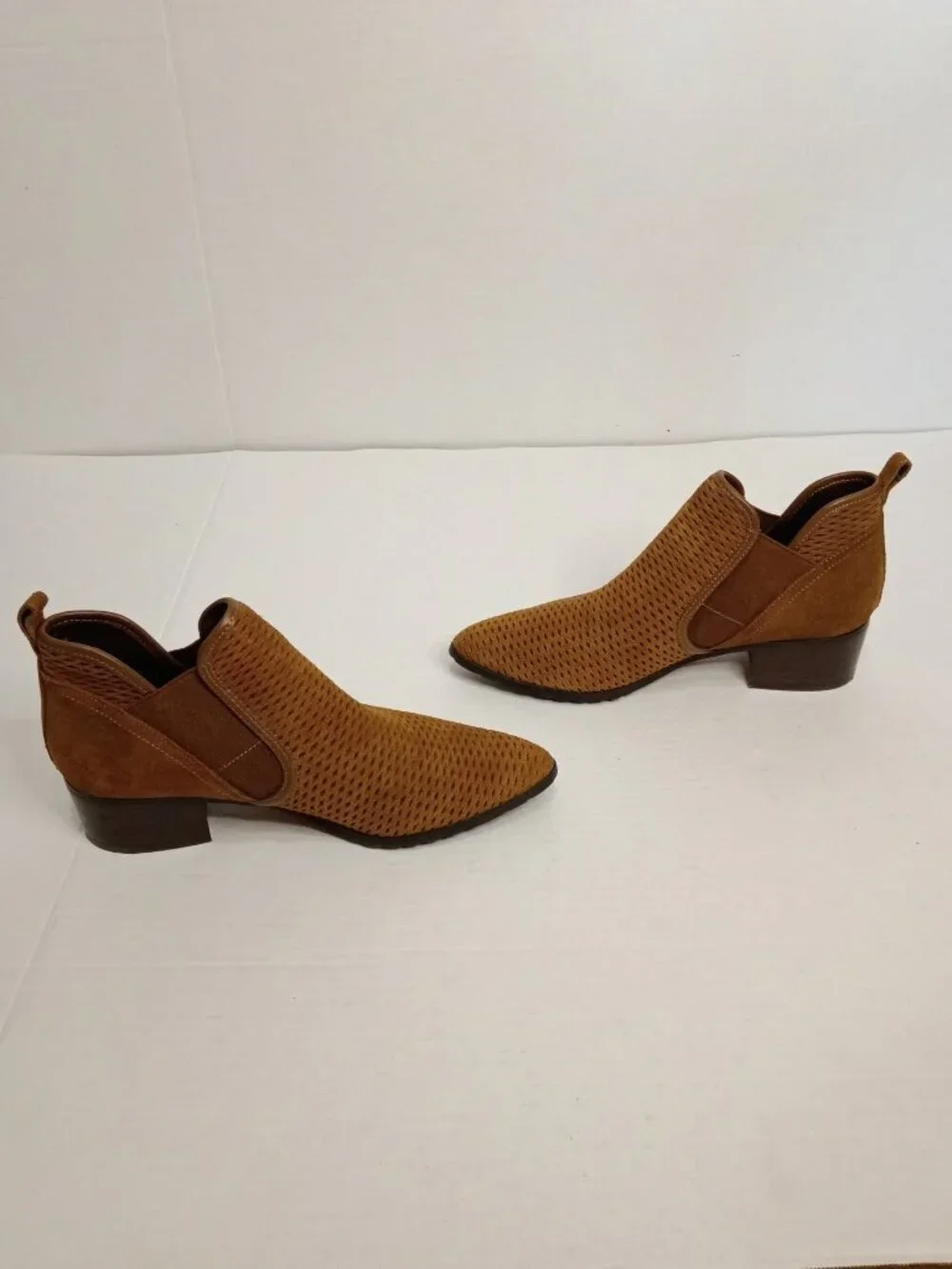 Donald Pliner Darla Tan Suede Perforated Ankle Booties Size 7M